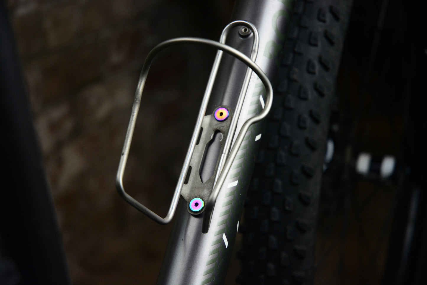 Signature Bottle Cage Wide - Titanium Bolt