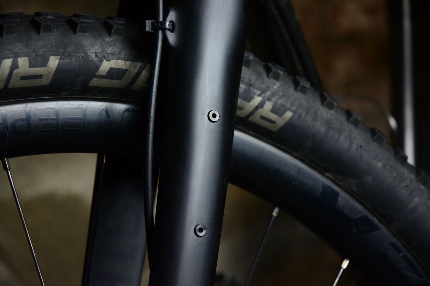 Signature Bottle Cage Narrow - Titanium Bolt